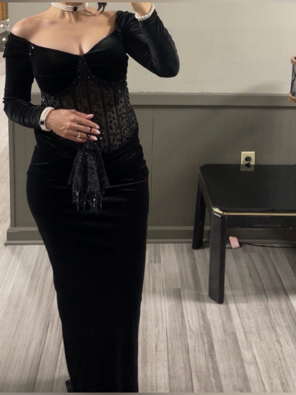 Elegant Black Off-Shoulder Velvet Corset Dress